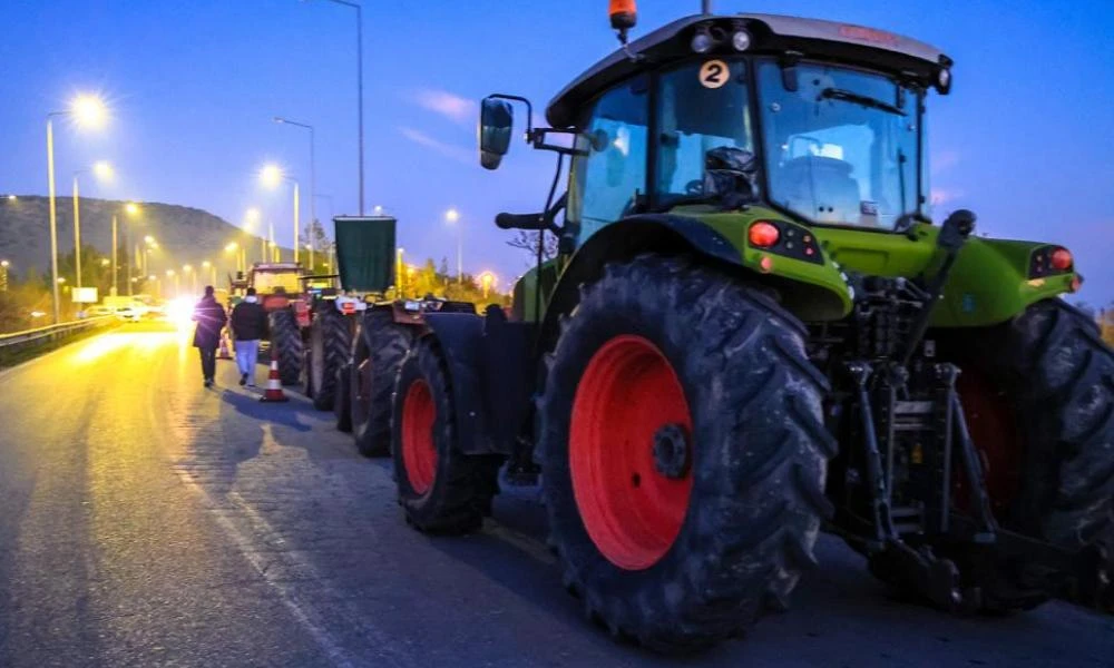 Πάνω από 400 τρακτέρ αγροτών στους δρόμους της Κεντρικής Μακεδονίας